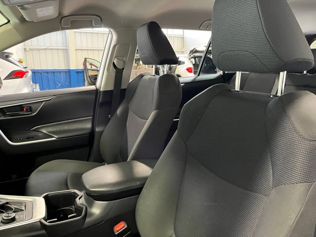 Used 2022 Toyota RAV4 LE AWD/4WD image 23