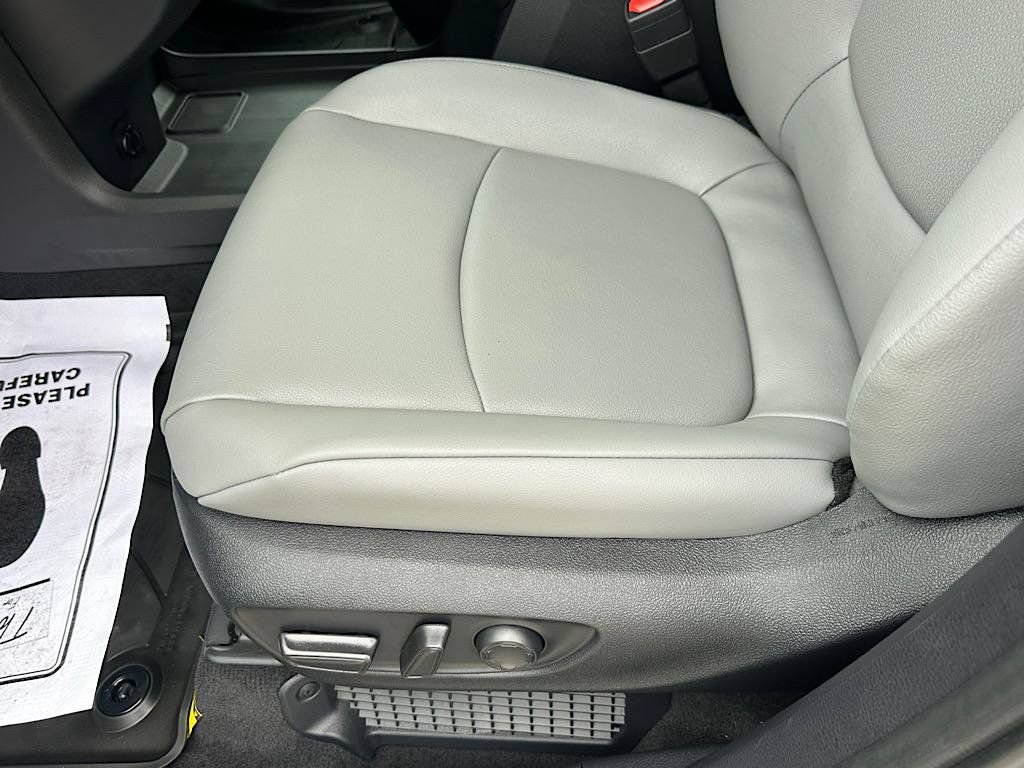 New 2026 Toyota Sienna XLE AWD/4WD image 3