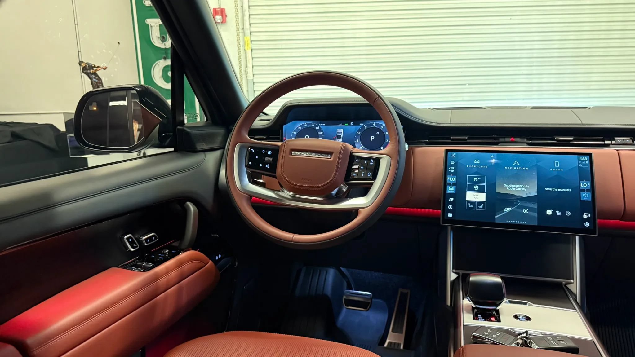 Used 2025 Land Rover Range Rover SV AWD/4WD image 22