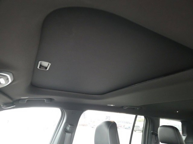 Used 2023 Jeep Grand Cherokee L Laredo image 9