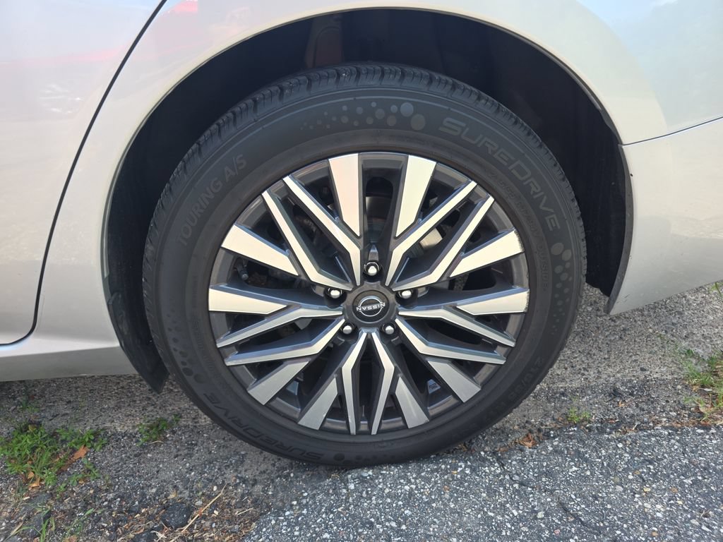 Used 2024 Nissan Altima 2.5 SV FWD image 30