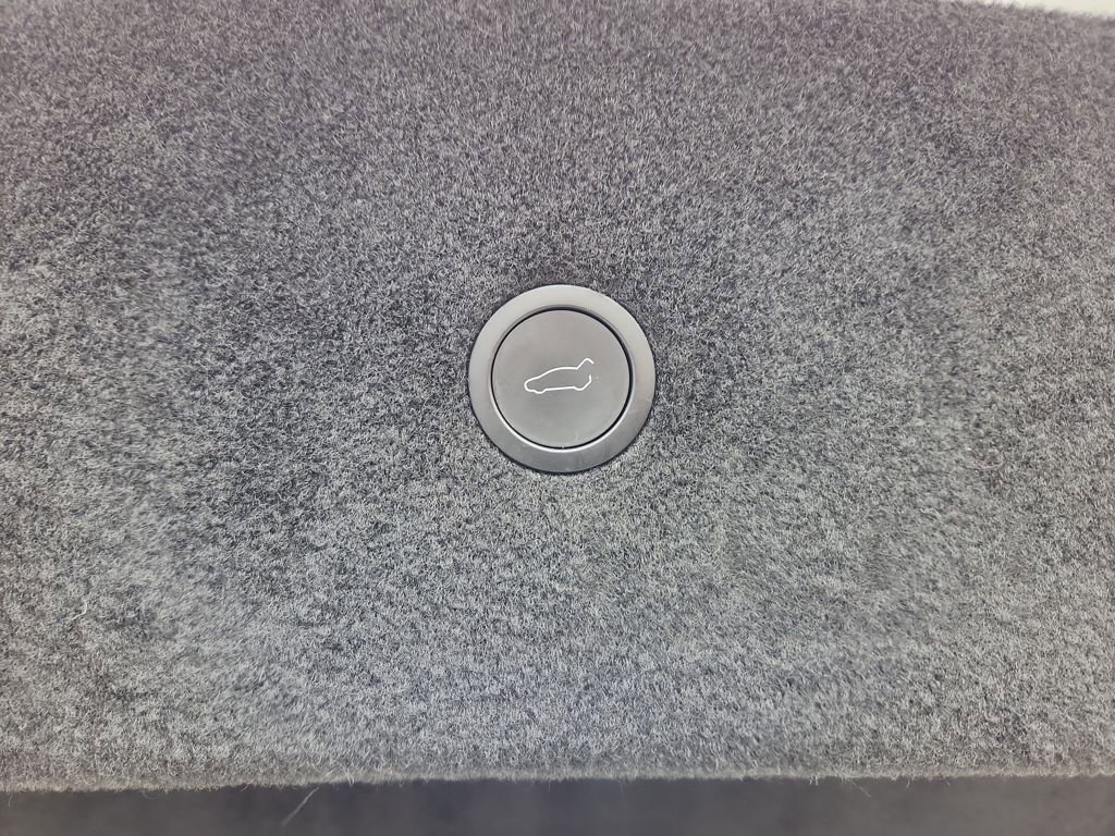 Used 2022 Tesla Model S Plaid image 14