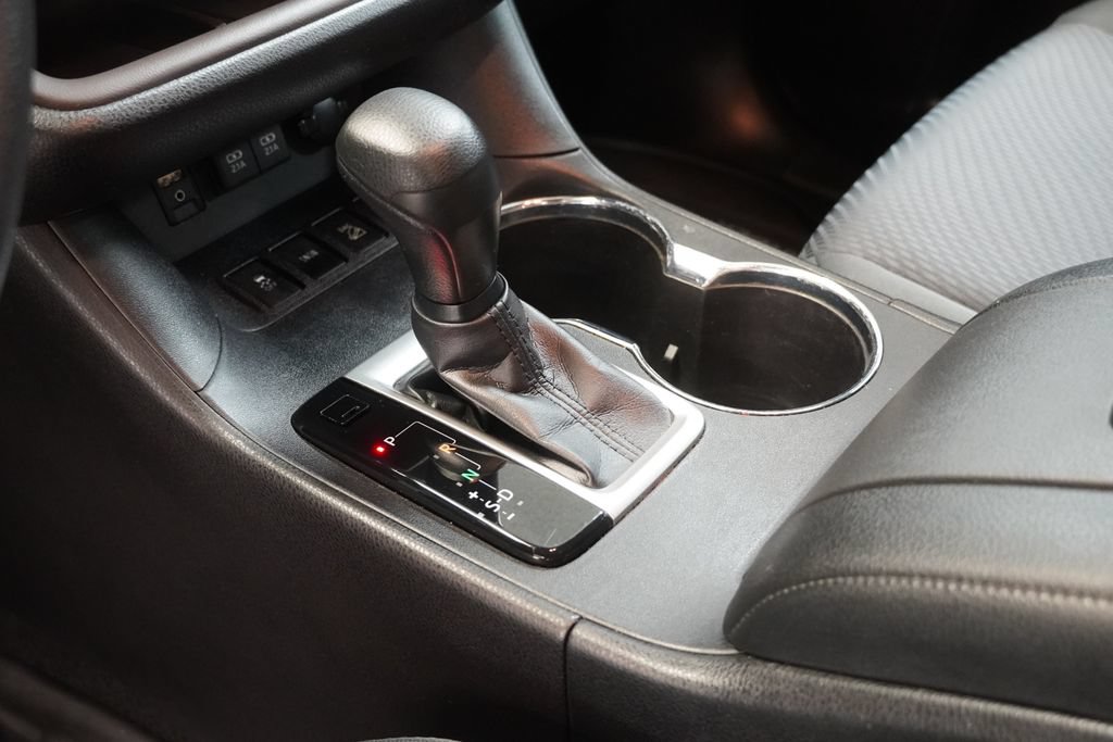 Used 2019 Toyota Highlander LE AWD/4WD image 21