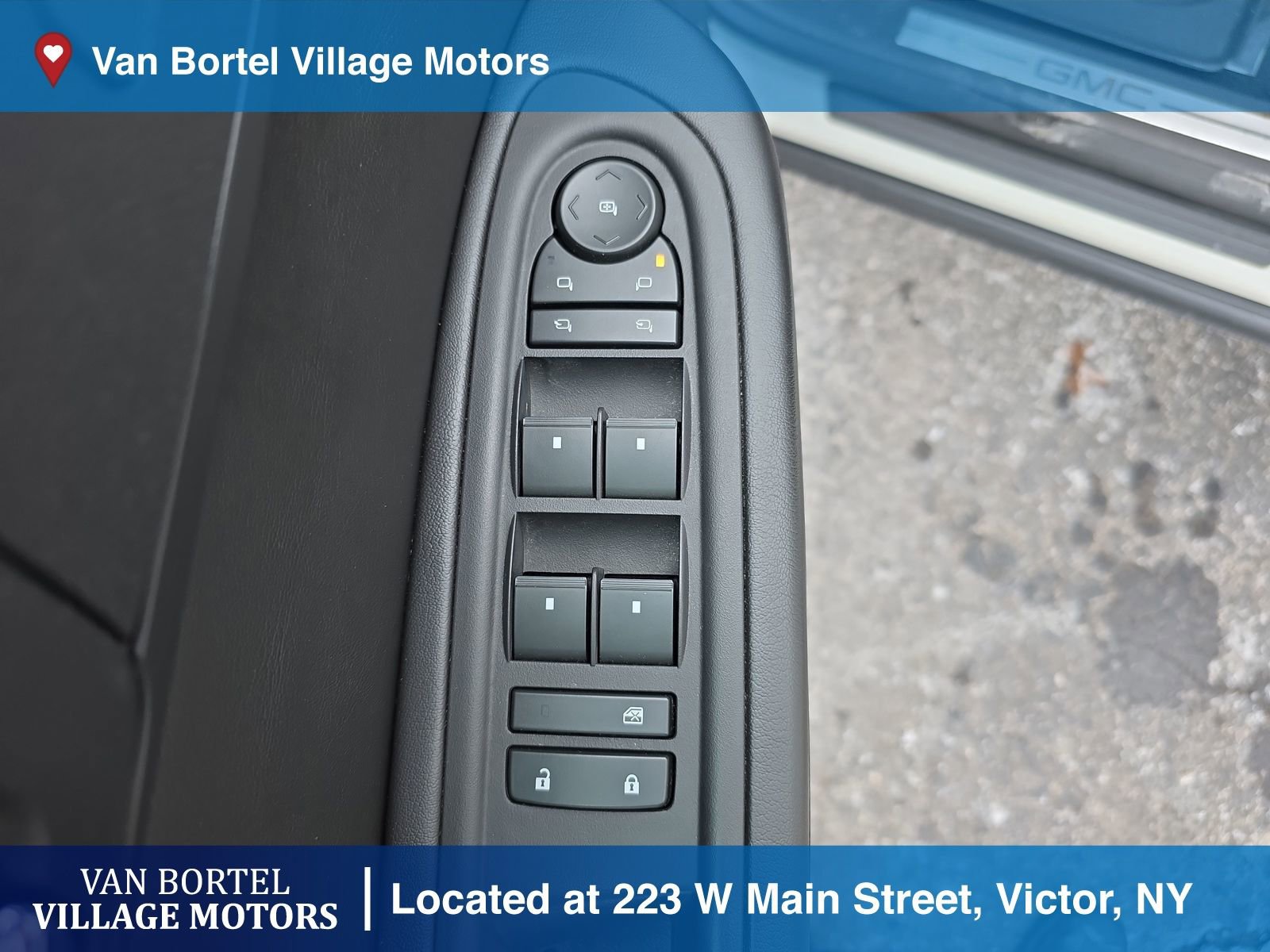 Used 2015 GMC Acadia SLT image 12