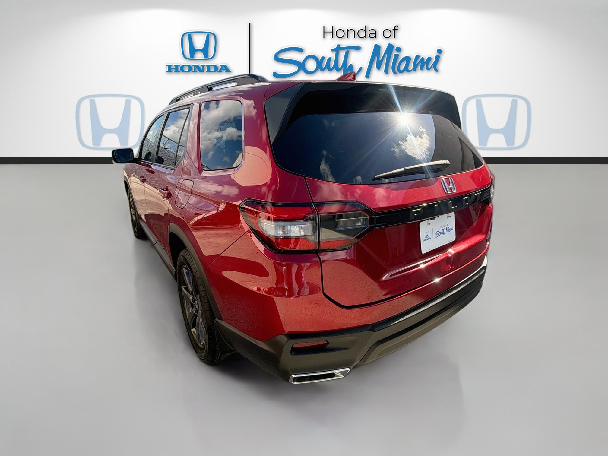 Used 2025 Honda Pilot Sport image 5
