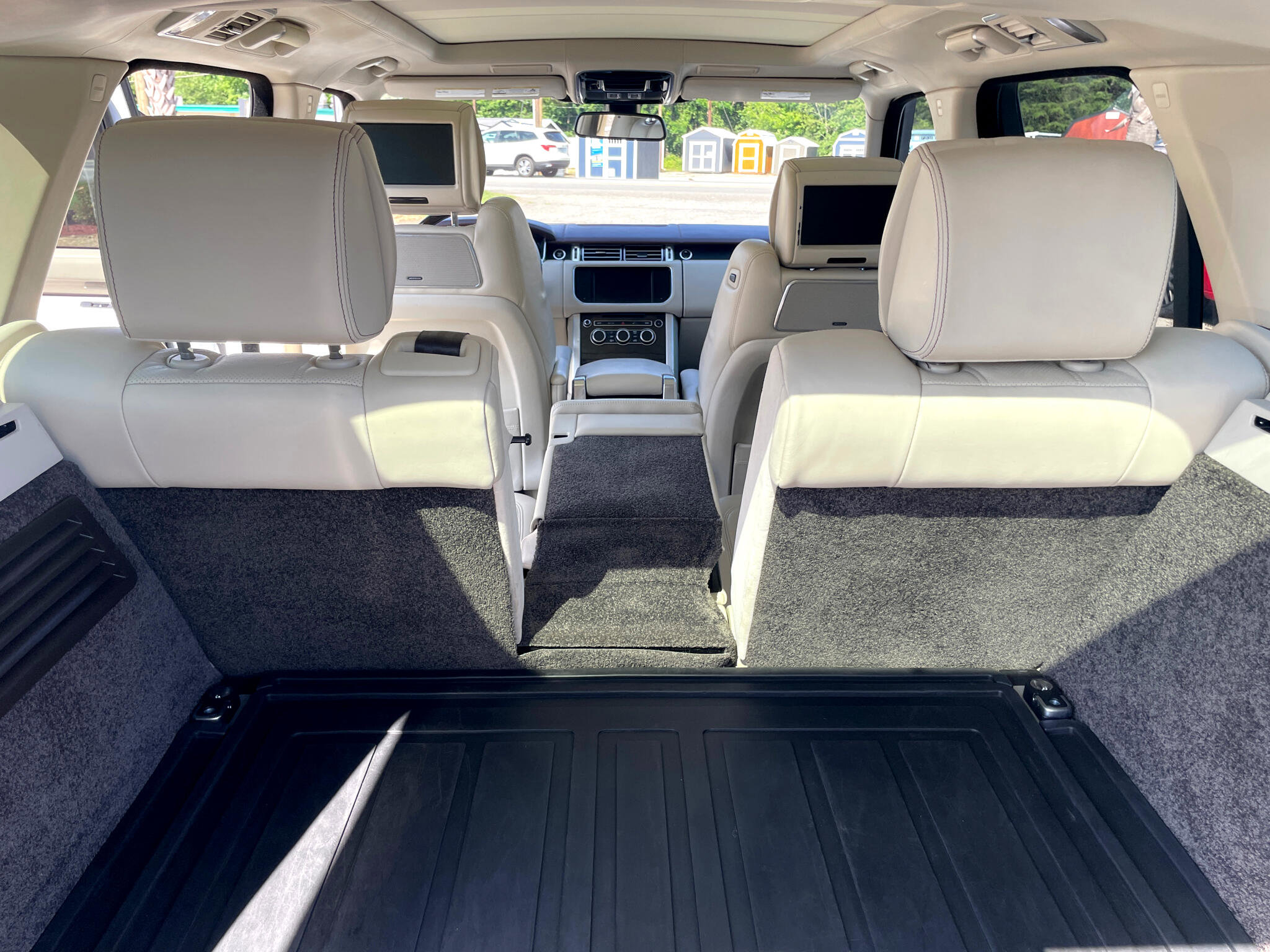 Used 2015 Land Rover Range Rover Autobiography image 27