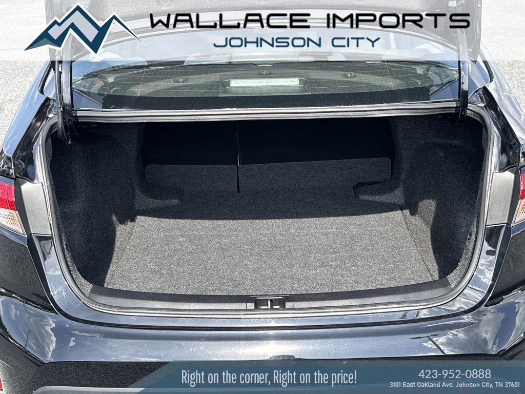 Used 2025 Toyota Corolla LE FWD image 40