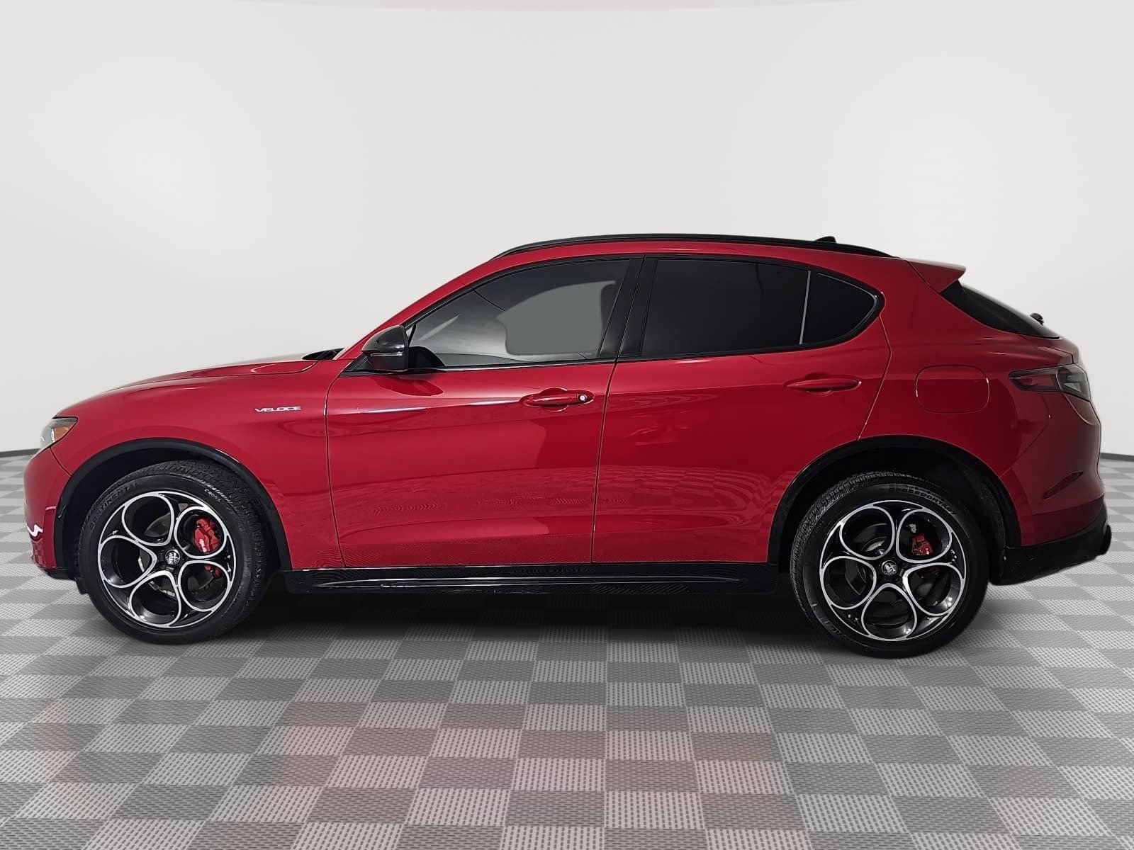 Used 2024 Alfa Romeo Stelvio Veloce AWD/4WD image 5