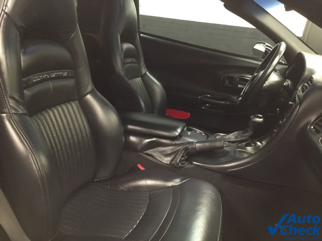 Used 2002 Chevrolet Corvette Coupe w/ Preferred Equipment Group2 RWD image 21