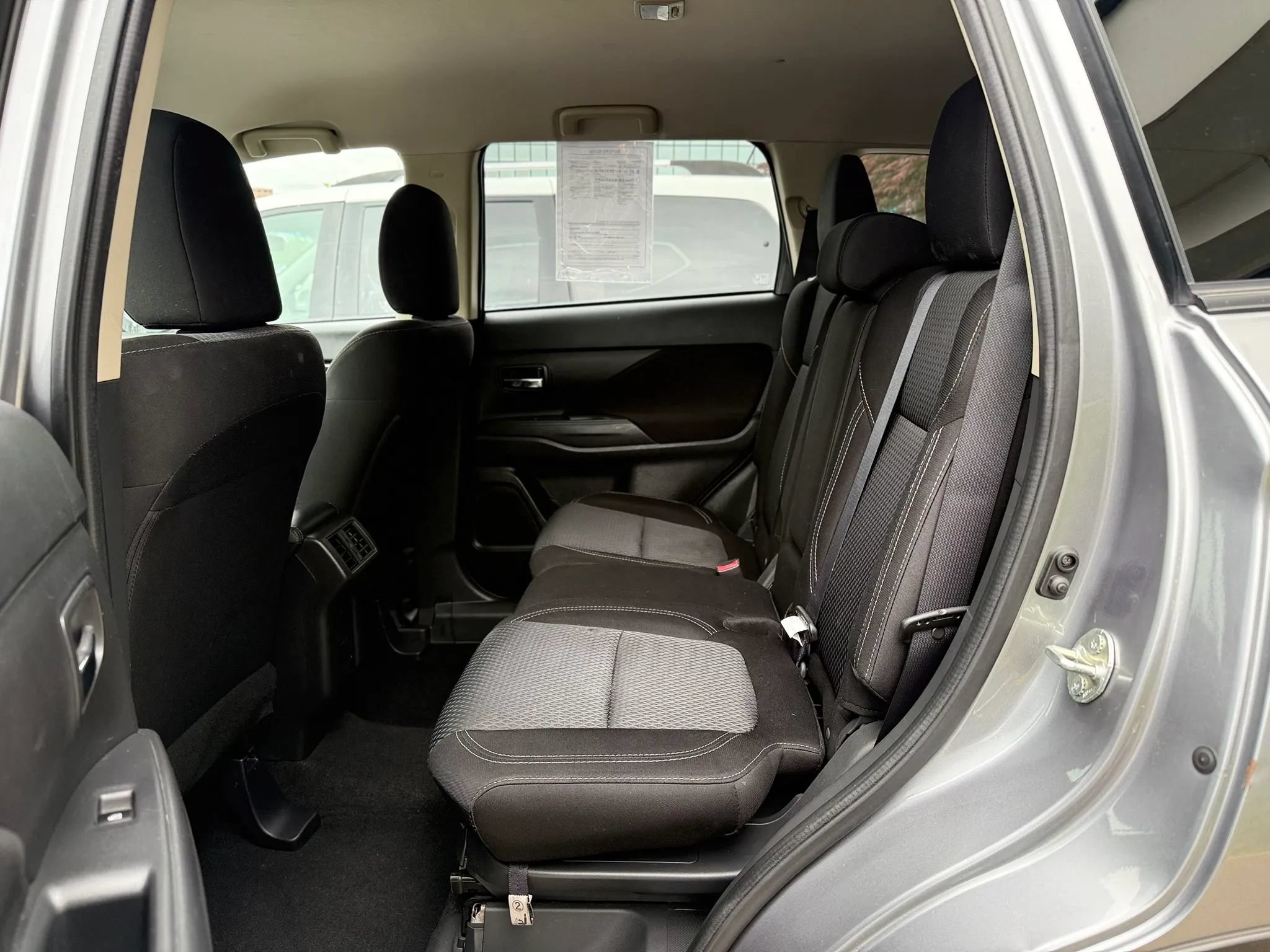 Used 2020 Mitsubishi Outlander ES AWD/4WD image 27