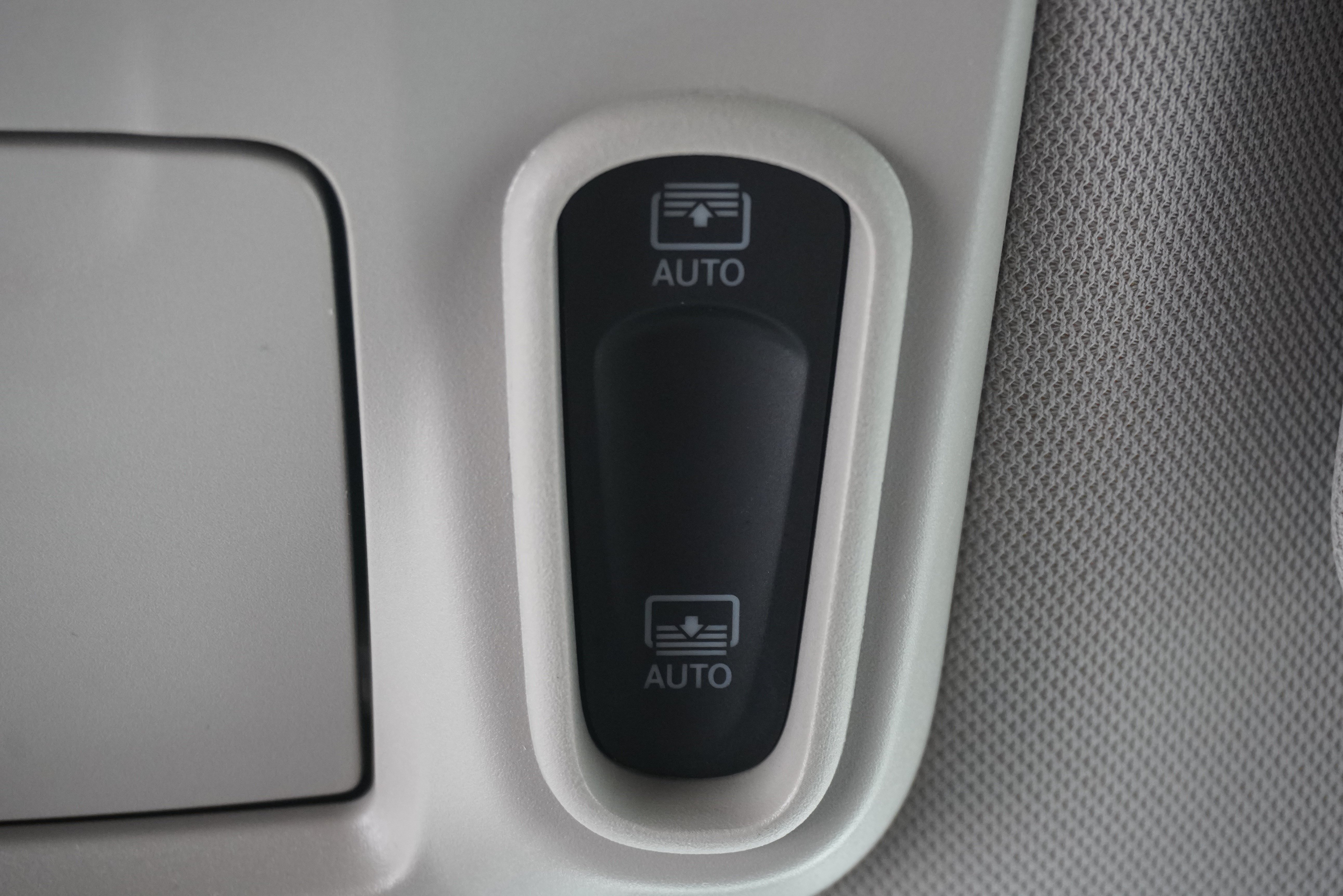 Used 2018 Chrysler Pacifica Limited FWD image 25