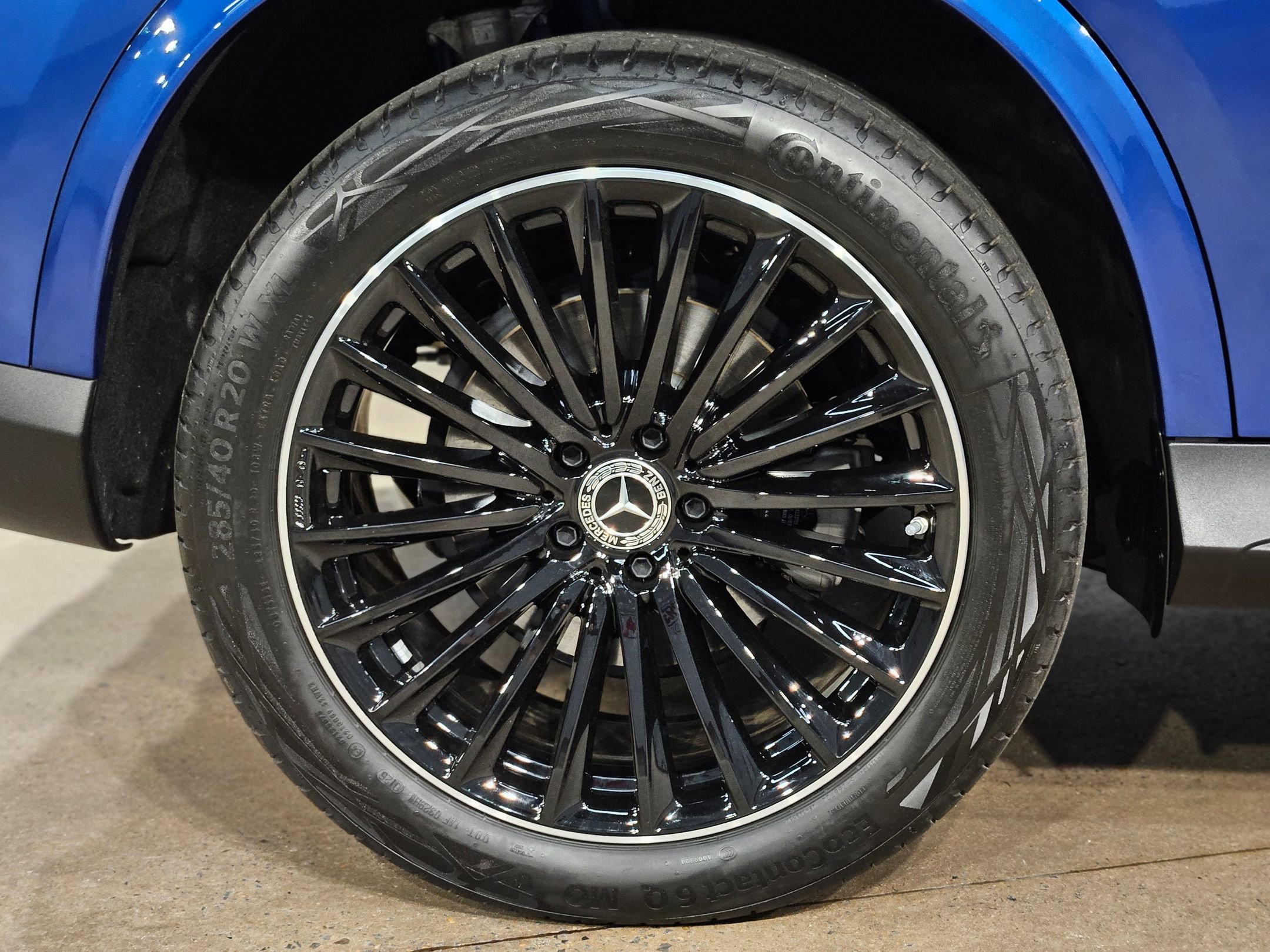 Used 2025 Mercedes-Benz GLC 300 4MATIC image 17