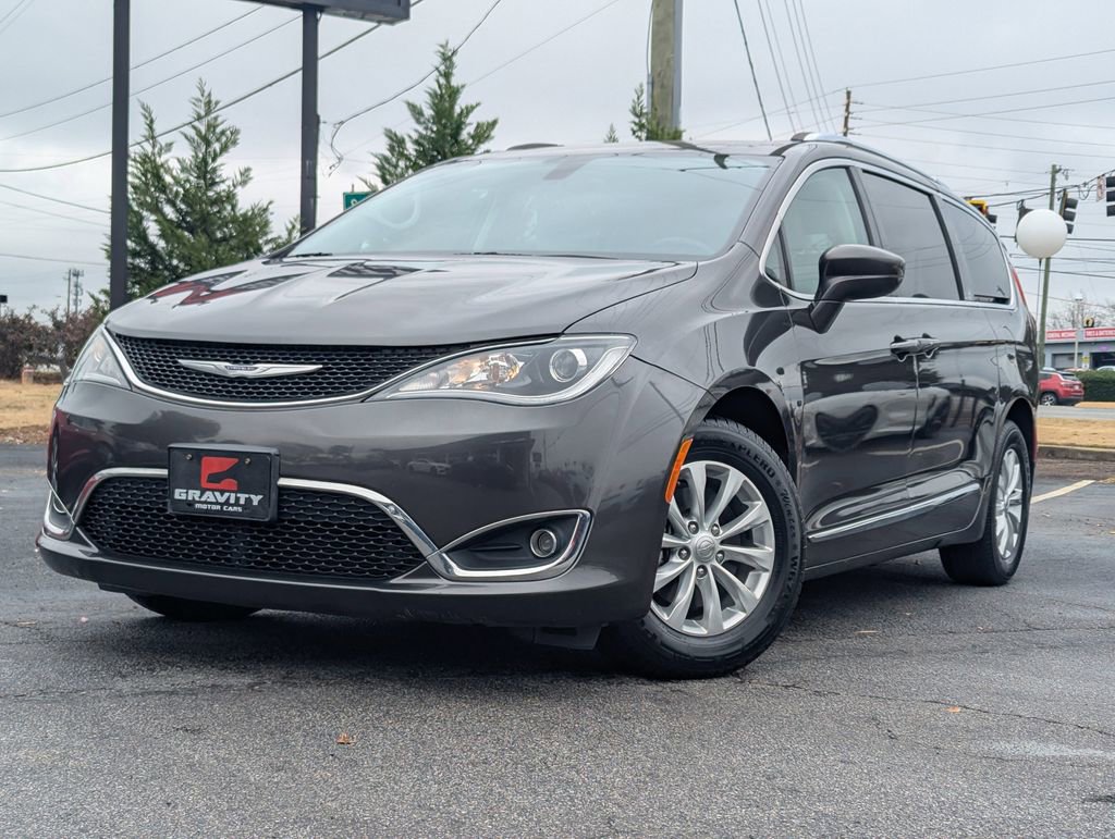 Used 2018 Chrysler Pacifica Touring-L image 2