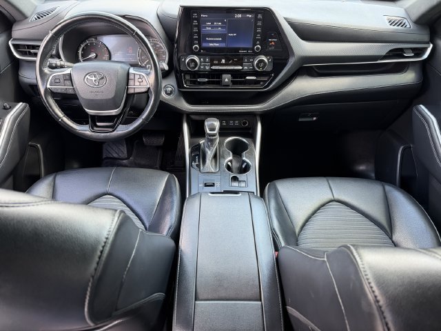 Used 2022 Toyota Highlander XSE FWD image 10