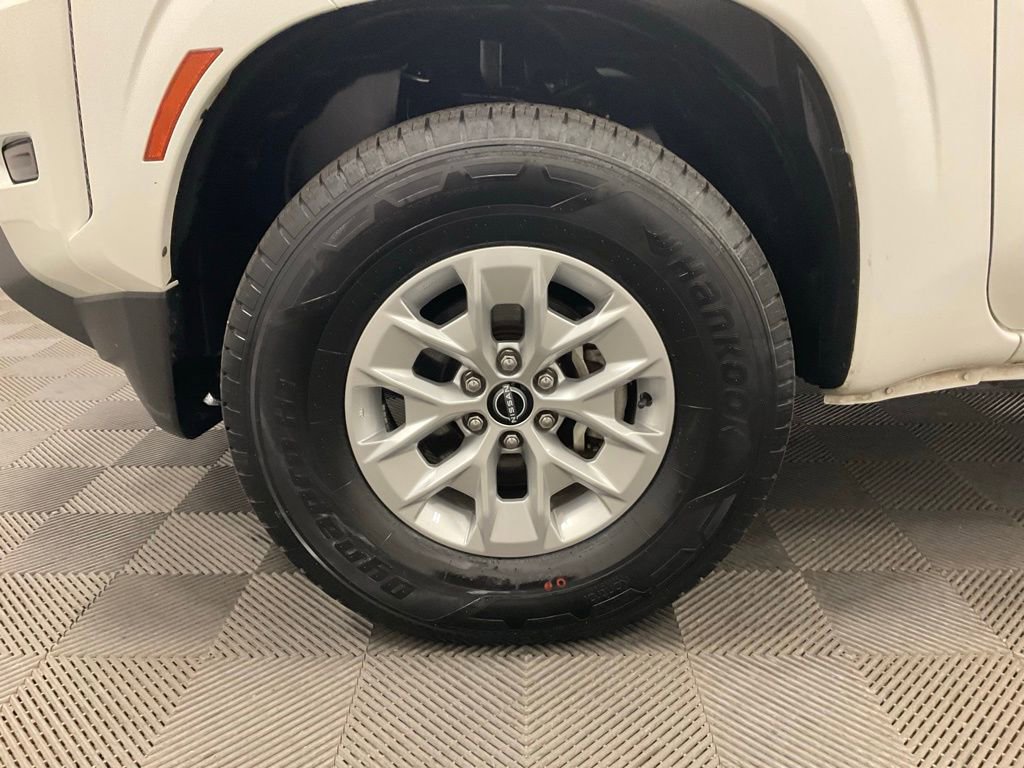 Used 2024 Nissan Frontier SV image 13
