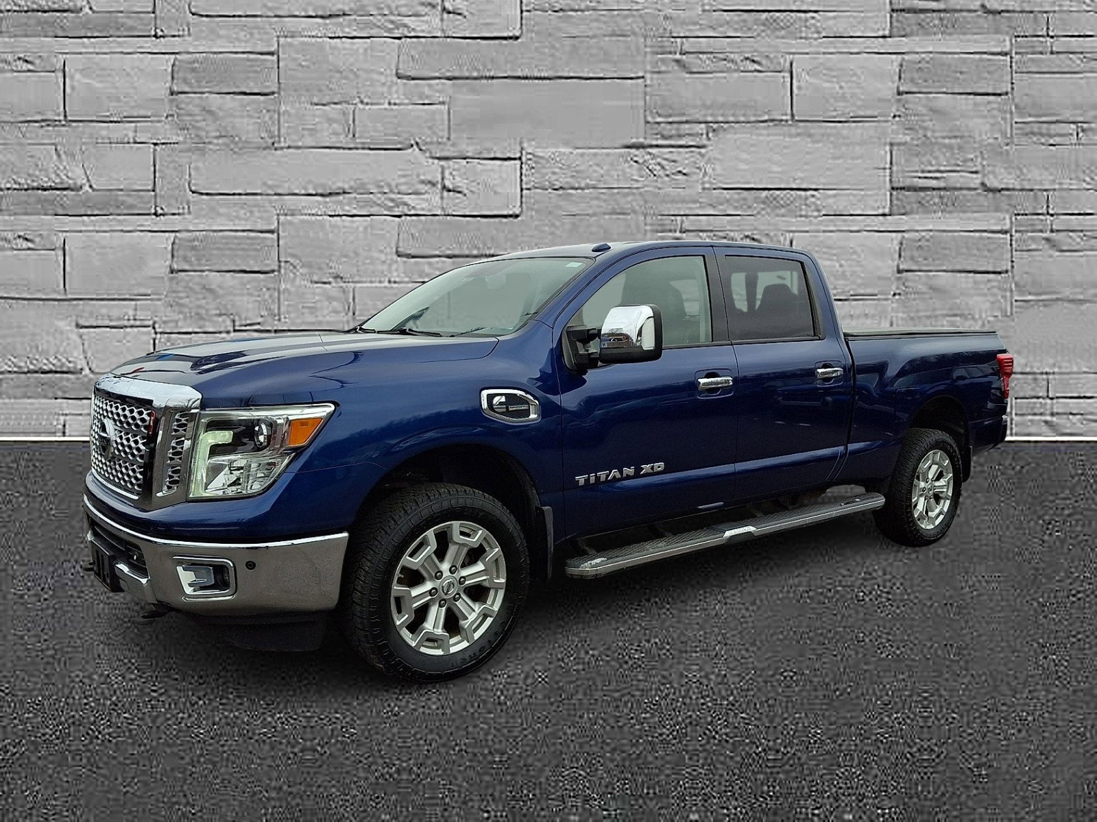 Used 2017 Nissan Titan SL image 5