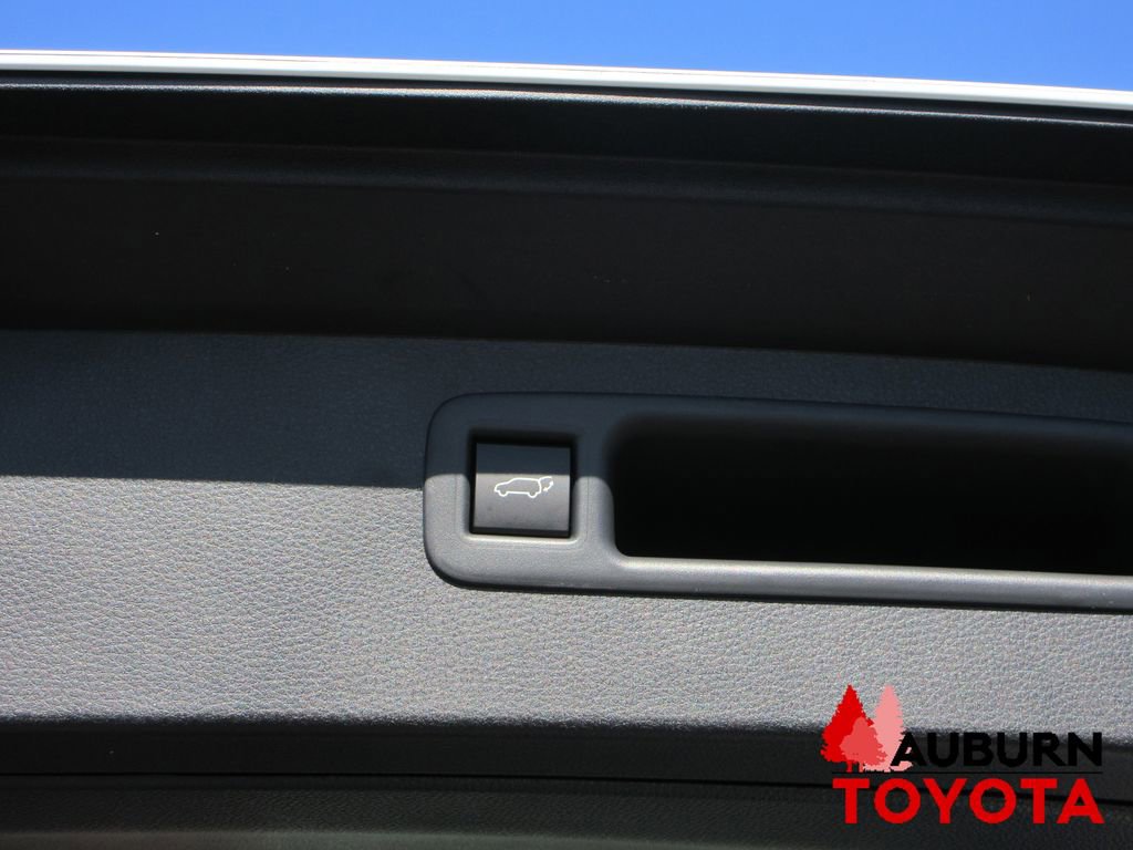 New 2026 Toyota Highlander Platinum image 6