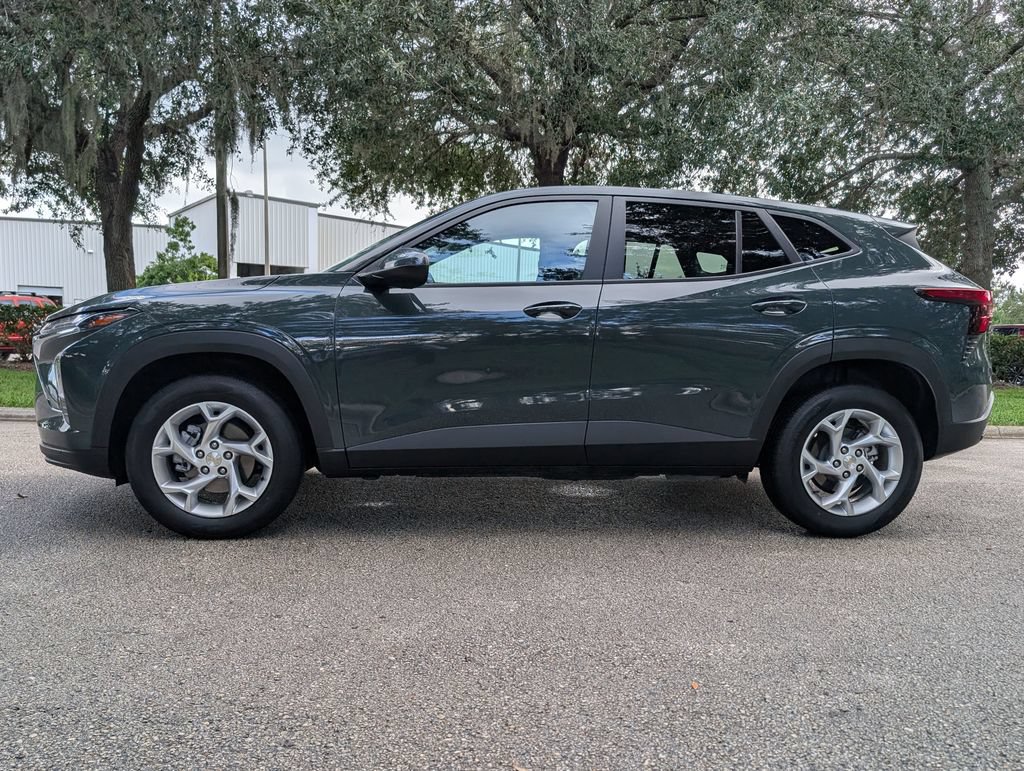 Used 2025 Chevrolet Trax LS w/ LS Convenience Package FWD image 5
