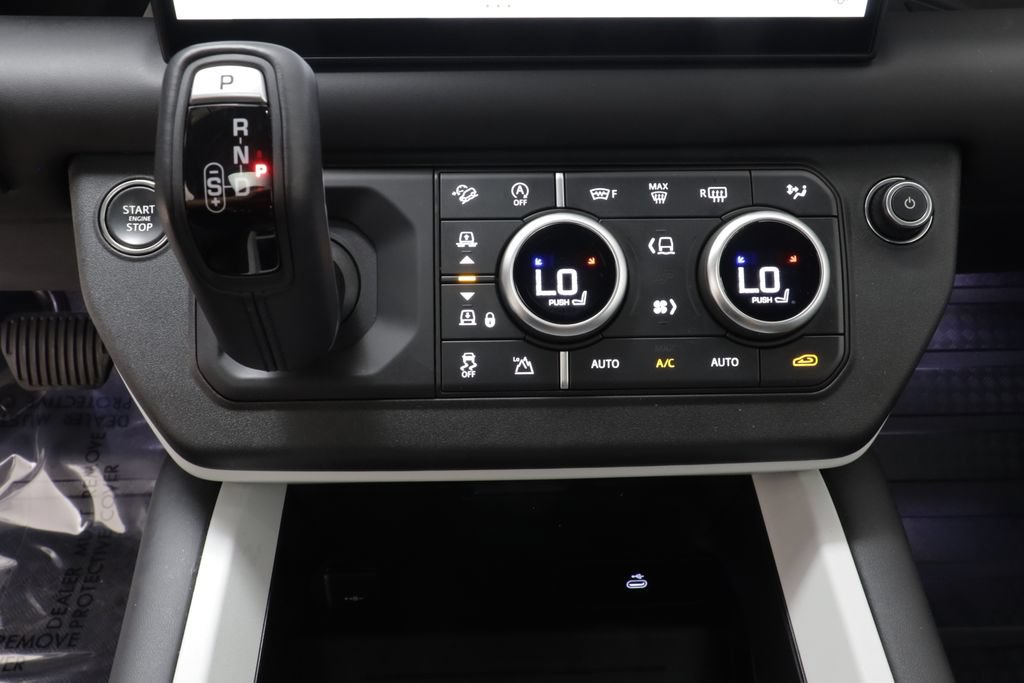 Certified 2025 Land Rover Defender 90 X-Dynamic SE AWD/4WD image 13