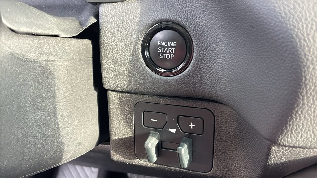 Used 2025 Toyota Tundra Limited AWD/4WD image 15