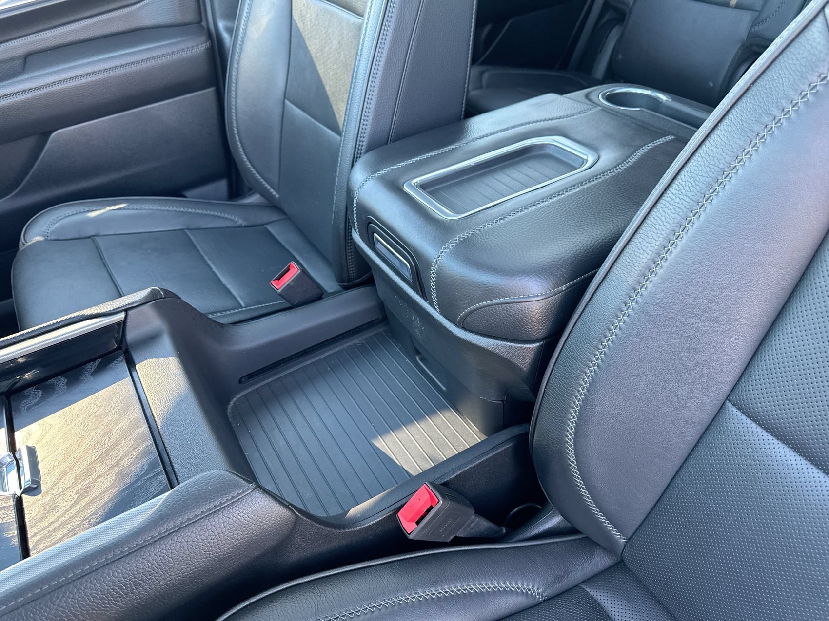 Used 2024 GMC Yukon Denali AWD/4WD image 22