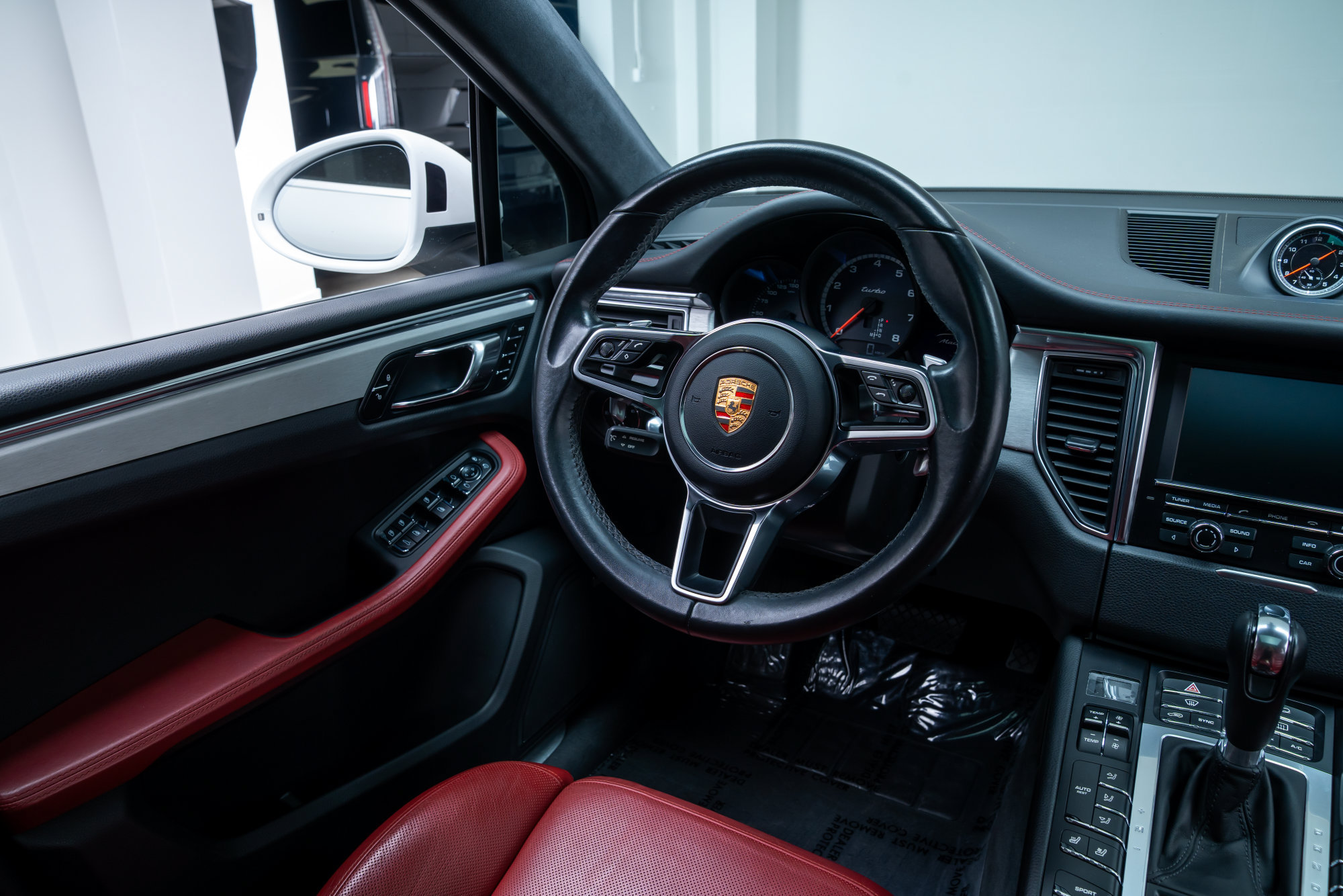 Used 2015 Porsche Macan Turbo AWD/4WD image 11