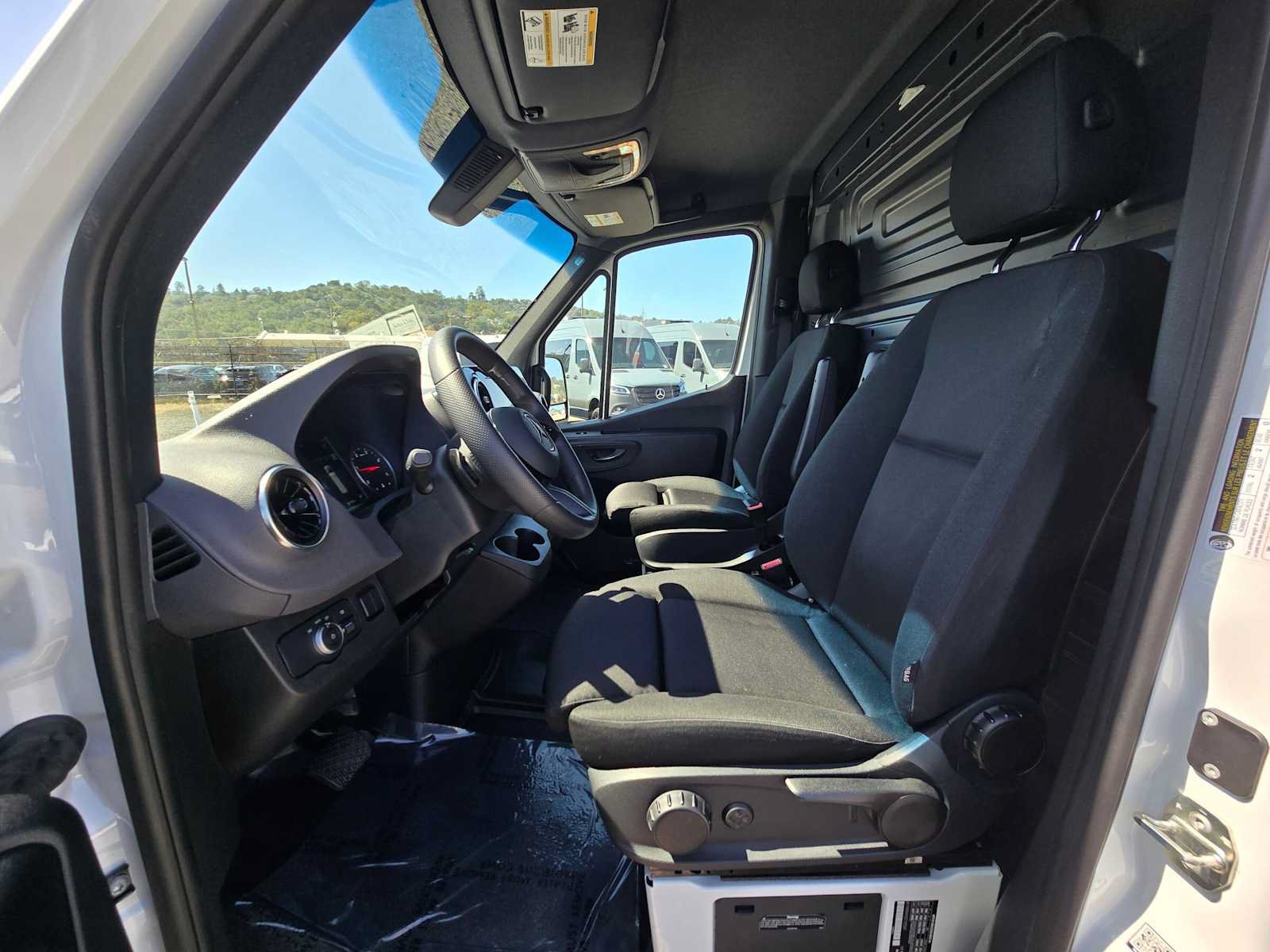 Used 2025 Mercedes-Benz Sprinter 2500 image 18