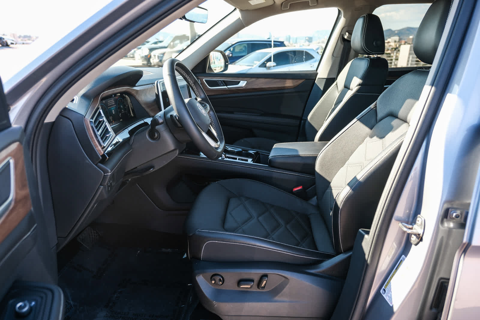 Used 2024 Volkswagen Atlas SE FWD image 20