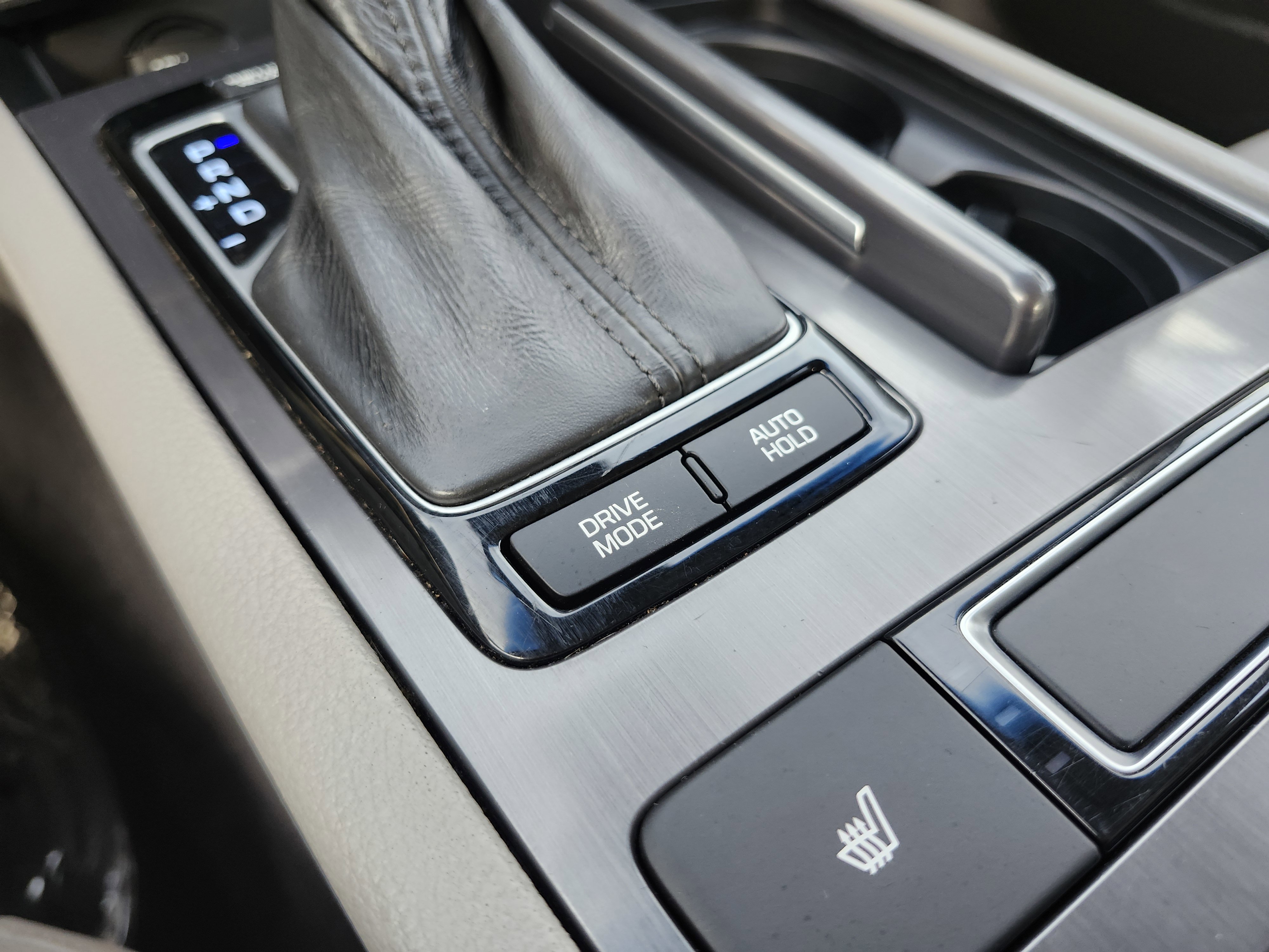 Used 2018 Genesis G80 3.8 RWD image 9
