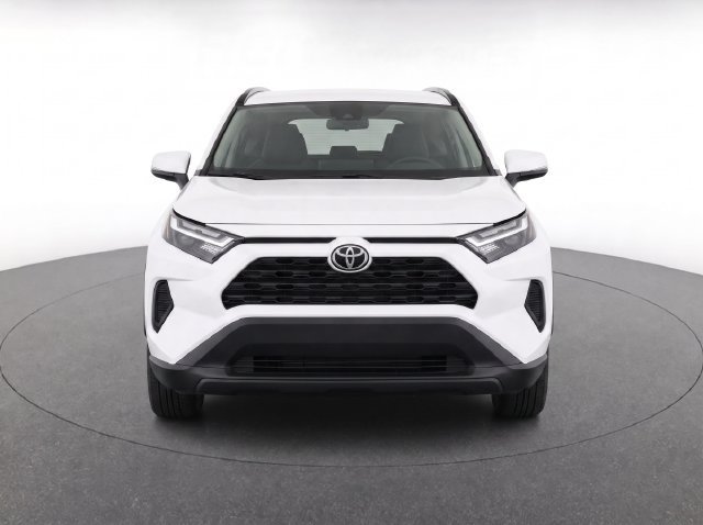 Used 2025 Toyota RAV4 XLE AWD/4WD image 5