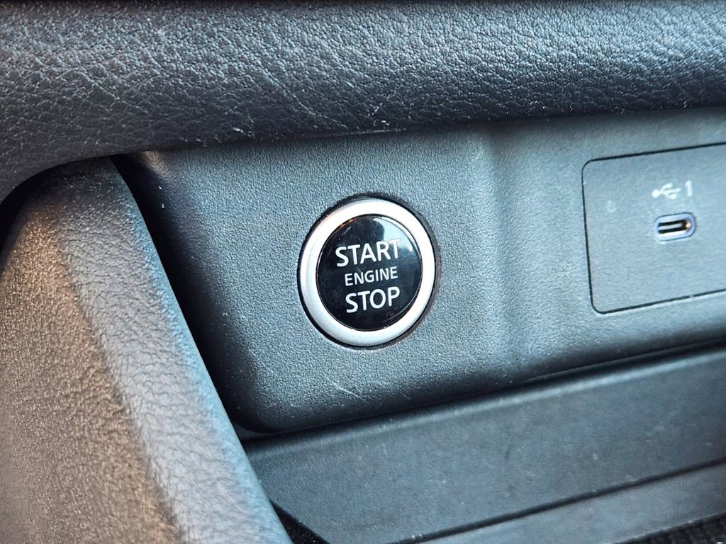 Used 2023 Nissan Rogue SV AWD/4WD image 12