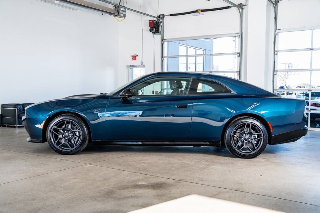 Used 2024 Dodge Charger Daytona R/T w/ Plus Group AWD/4WD image 8