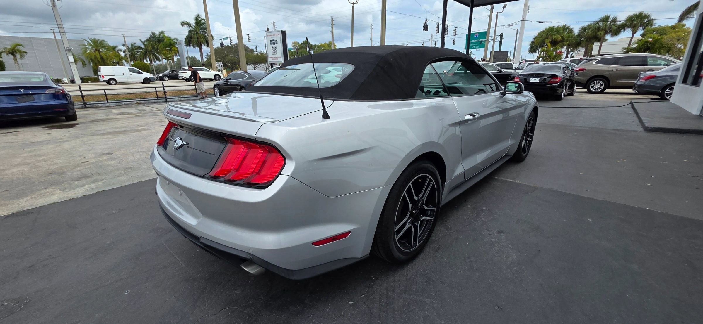 Used 2018 Ford Mustang Premium image 12