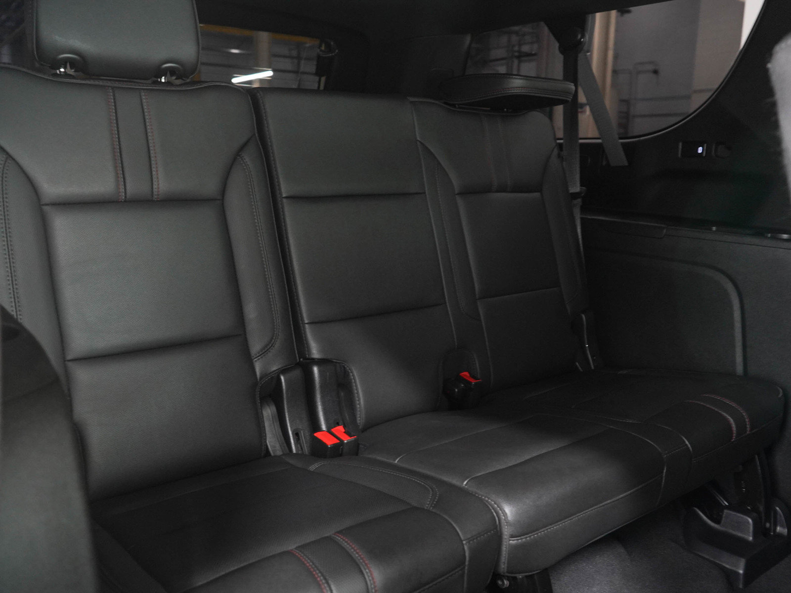 Used 2022 Chevrolet Suburban RST w/ Sport Performance Package AWD/4WD image 15
