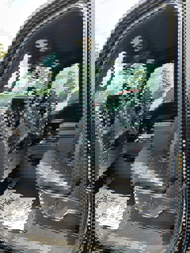 New 2025 Ford F250 Platinum image 18
