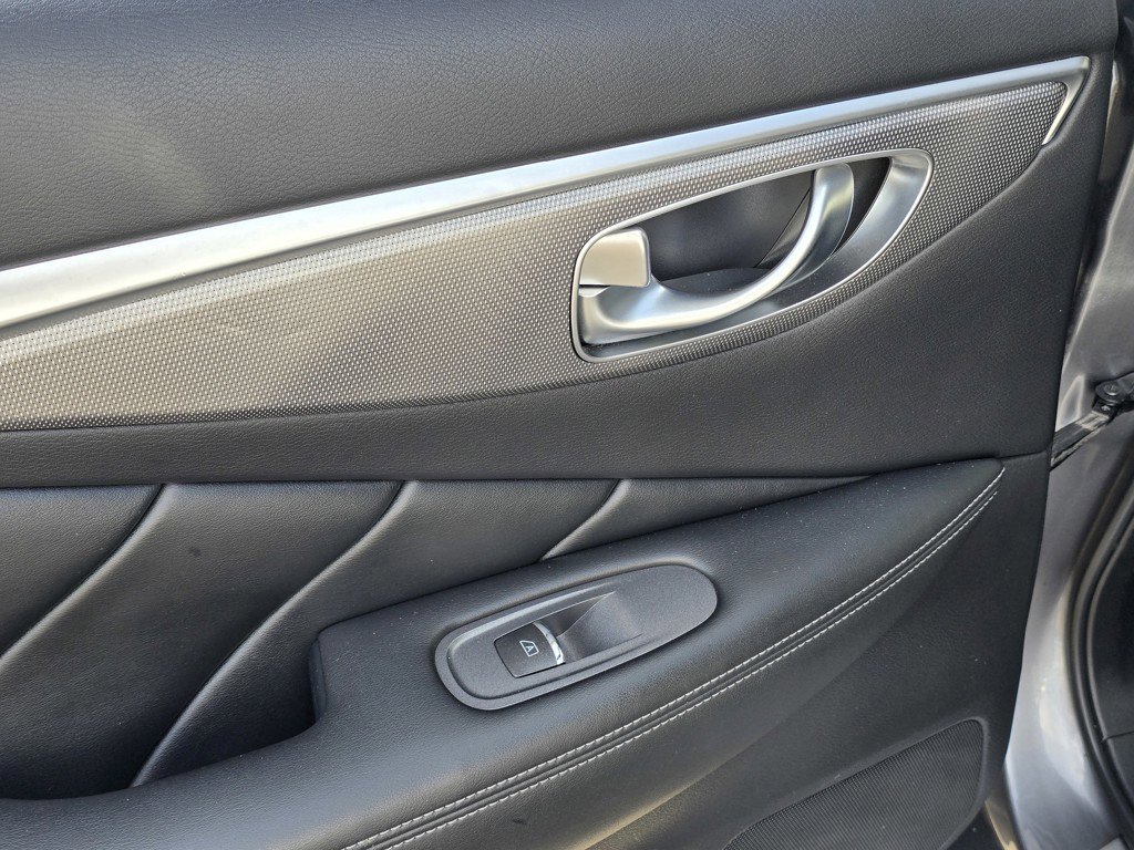 Used 2015 INFINITI Q50 w/ Moonroof Package RWD image 15