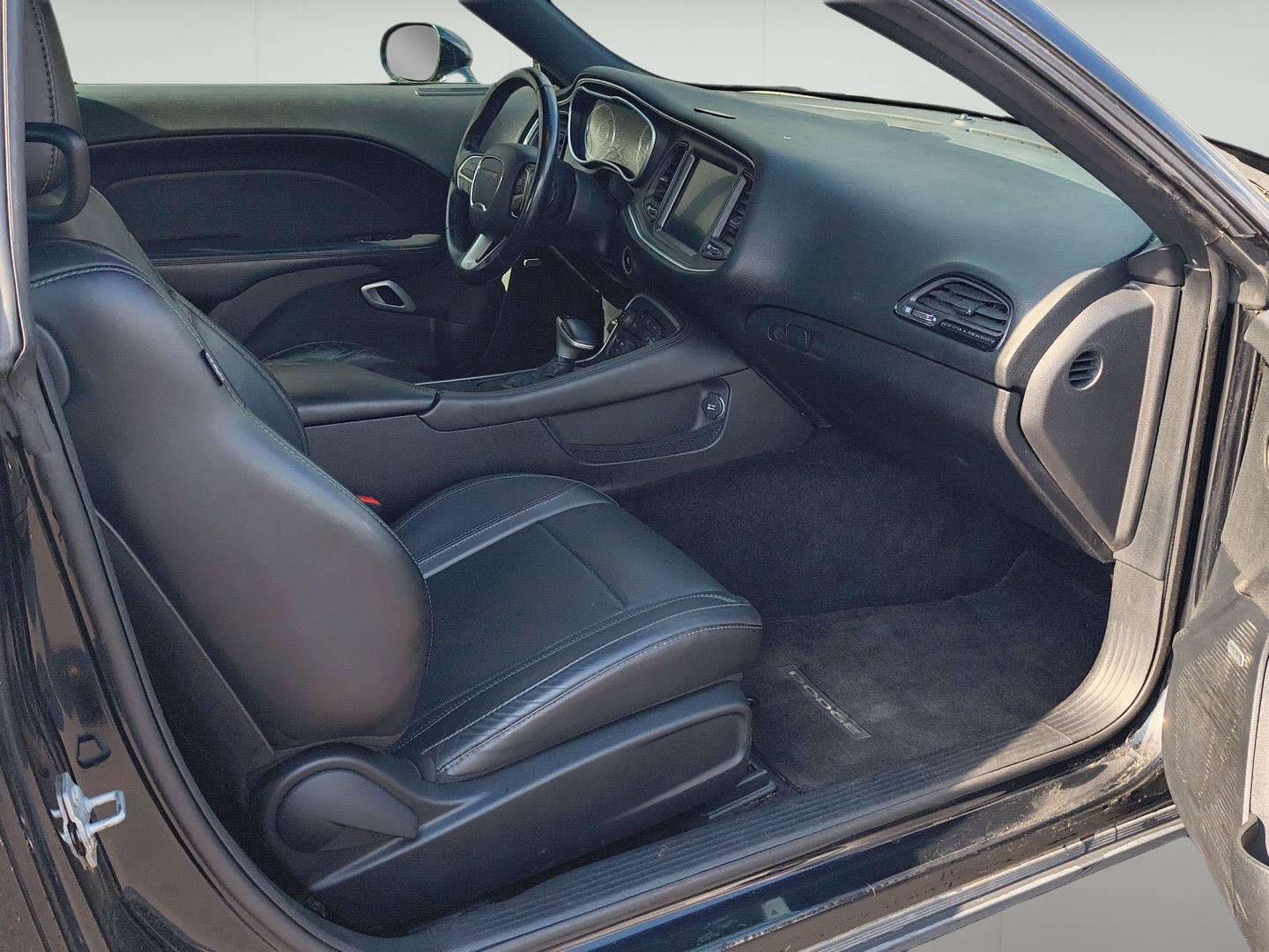Used 2015 Dodge Challenger R/T Plus RWD image 17