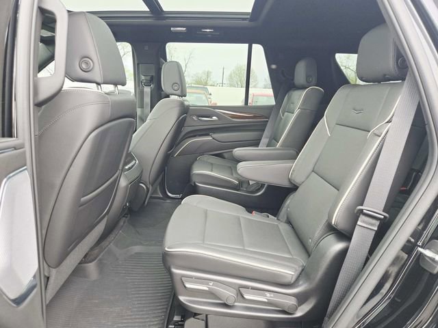 Used 2024 Cadillac Escalade Premium Luxury w/ Performance Package image 10