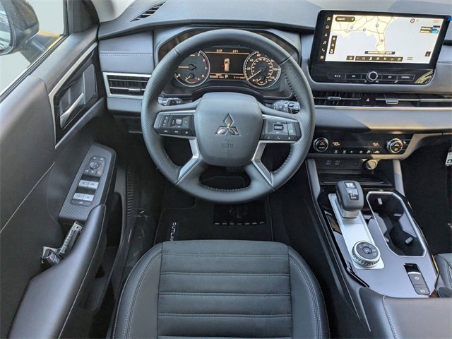 New 2025 Mitsubishi Outlander SE image 18