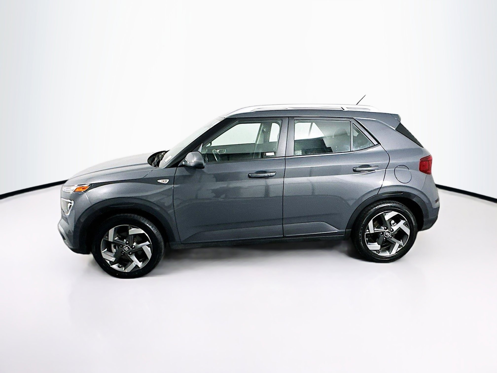 Used 2024 Hyundai Venue SEL image 4