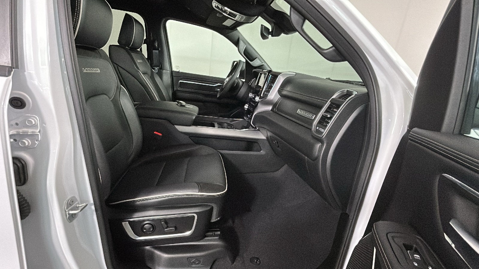 Used 2026 RAM 1500 Laramie w/ Night Edition AWD/4WD image 35
