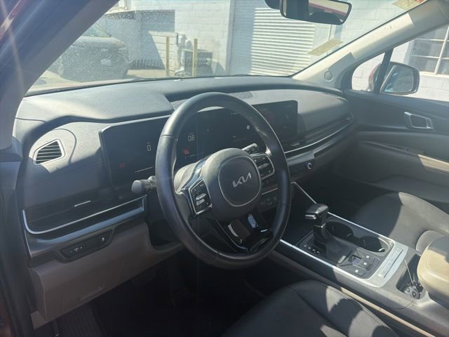 Used 2025 Kia Carnival FWD image 9