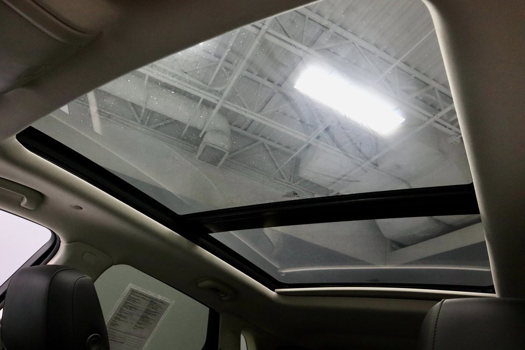 Used 2017 Cadillac XT5 Premium Luxury w/ LPO, Wheel Lock Package image 33