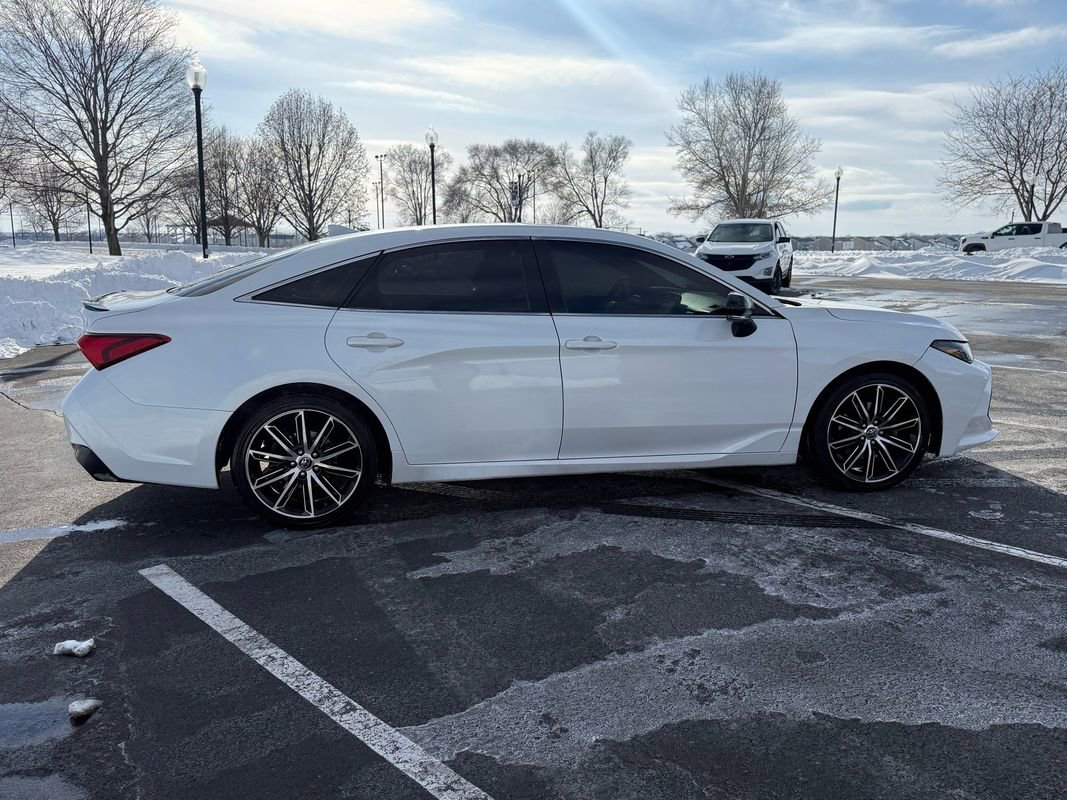 Used 2019 Toyota Avalon XSE image 4