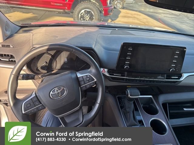Used 2024 Toyota Sienna XLE w/ XLE Plus Package image 11