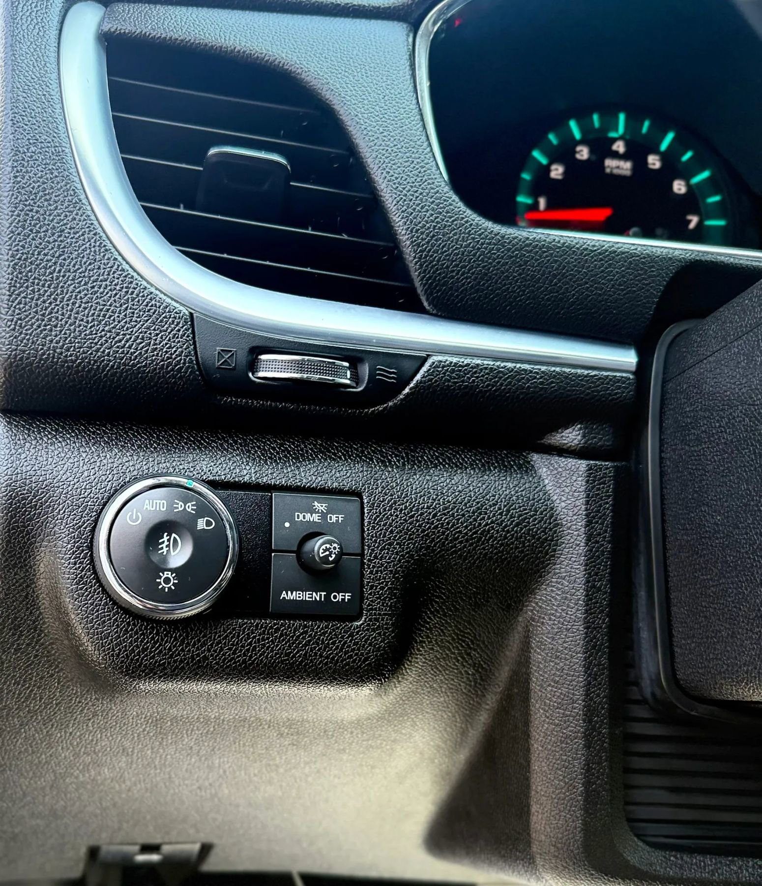 Used 2017 Chevrolet Traverse LT image 23