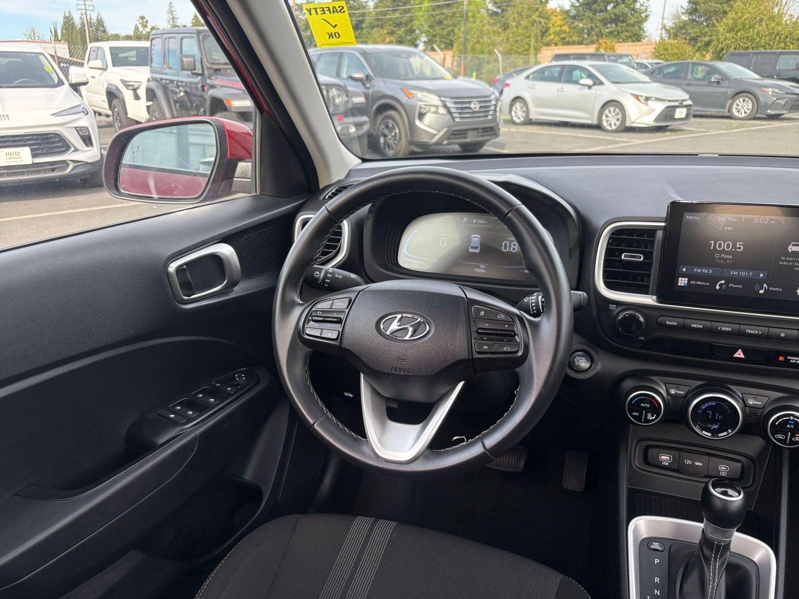 Used 2025 Hyundai Venue SEL image 34