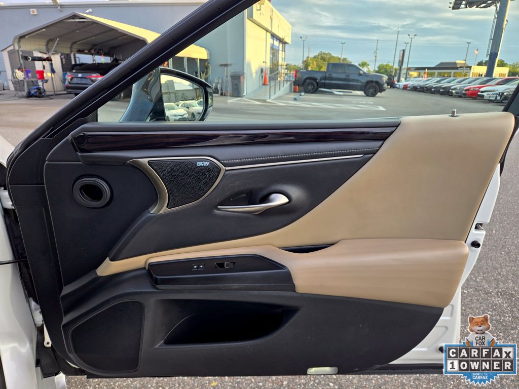 Used 2021 Lexus ES 300h Ultra Luxury w/ Accessory Package FWD image 63