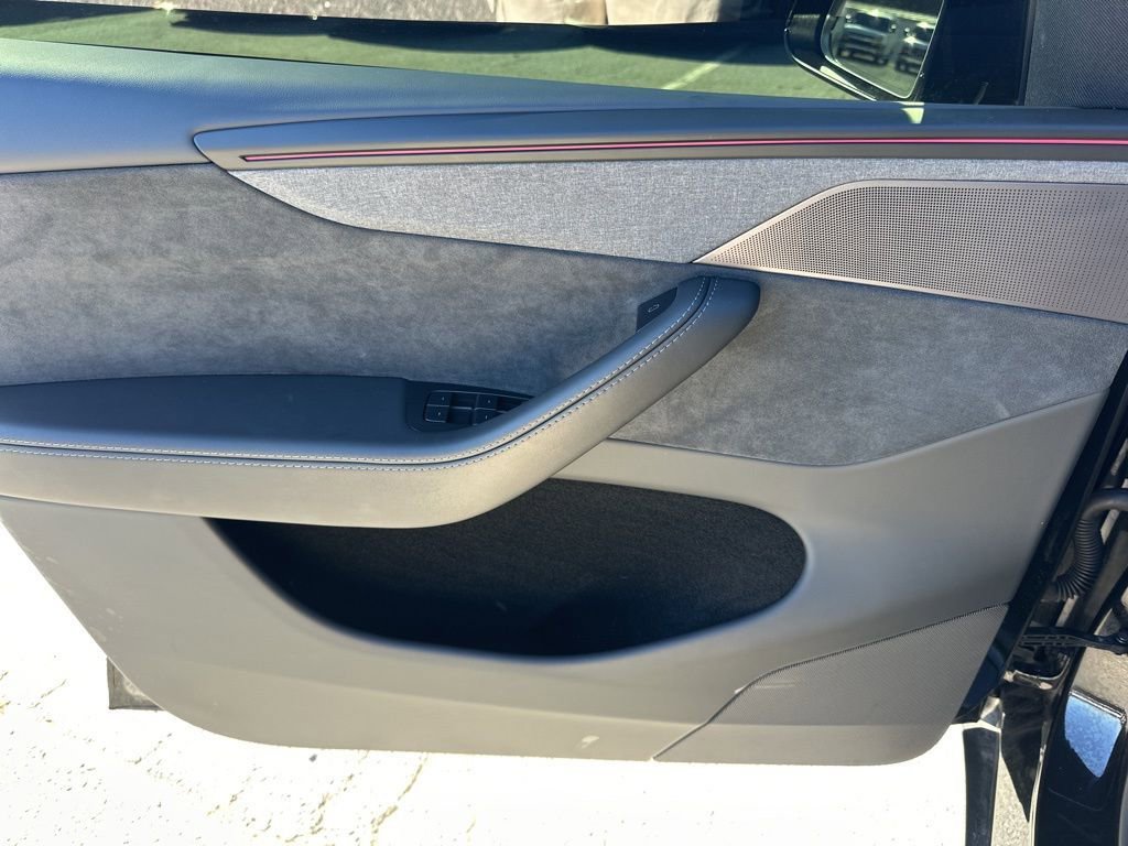 Used 2026 Tesla Model Y Long Range RWD image 27