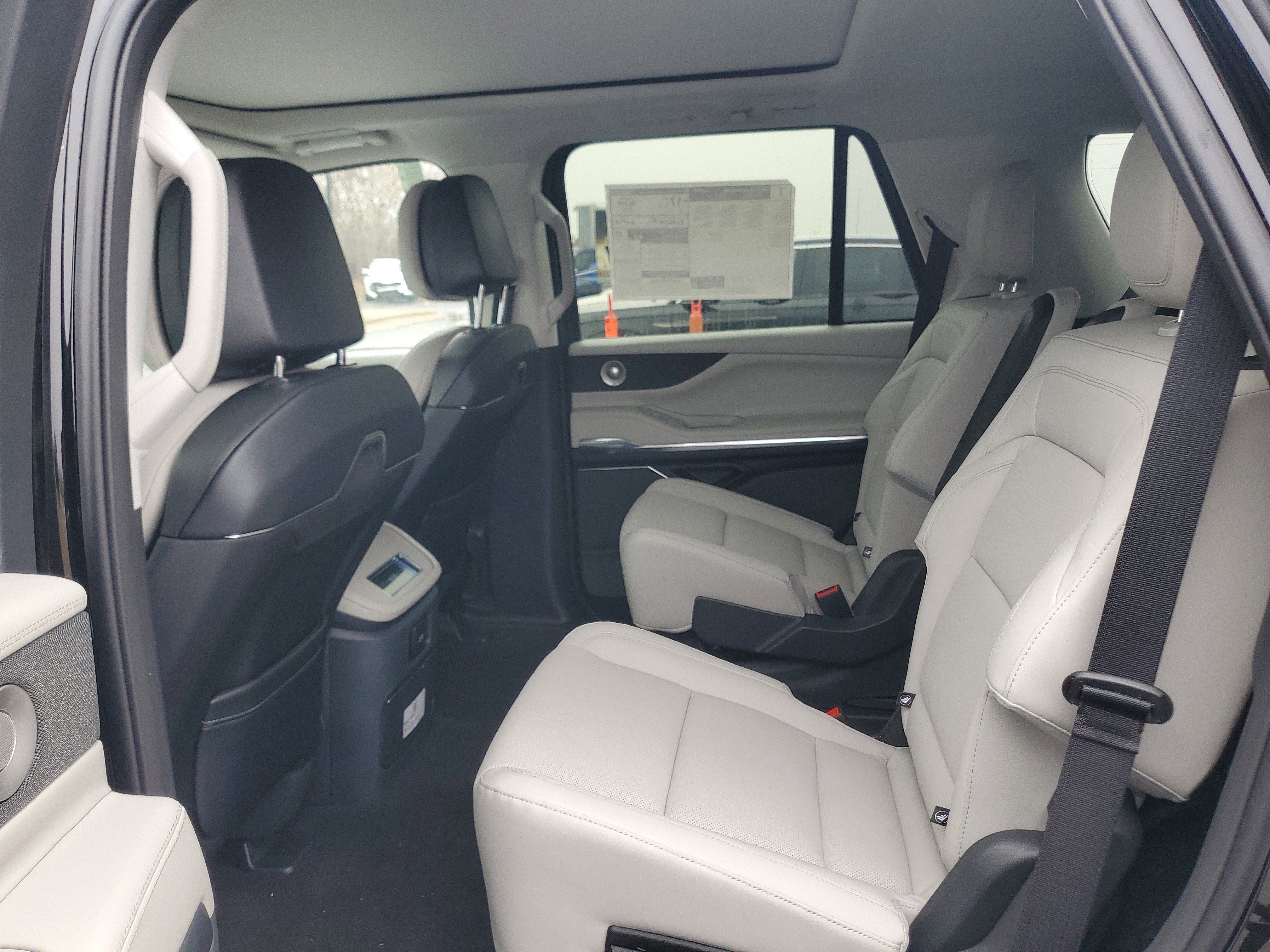 New 2026 Lincoln Navigator Reserve w/ Jet Appearance Package image 27